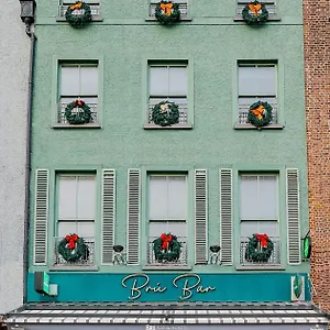  Hostal Bru Bar &